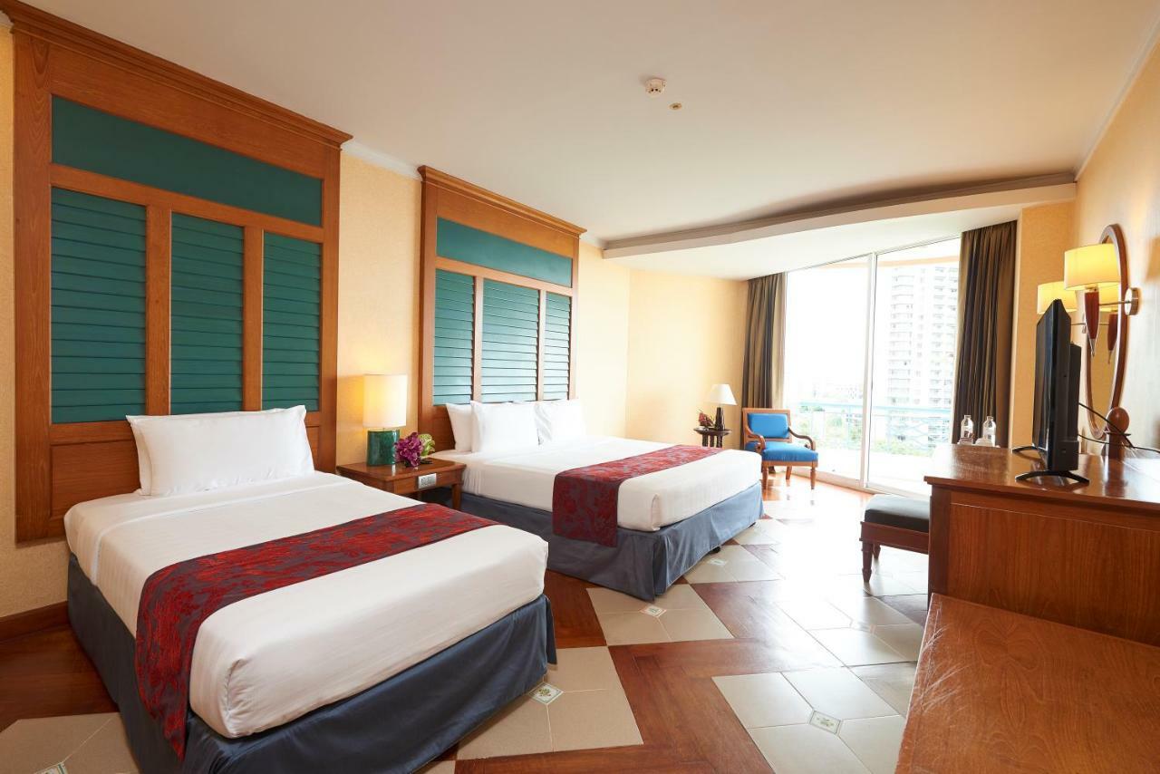 Long Beach Garden Hotel & Pavilions Pattaya Exterior photo